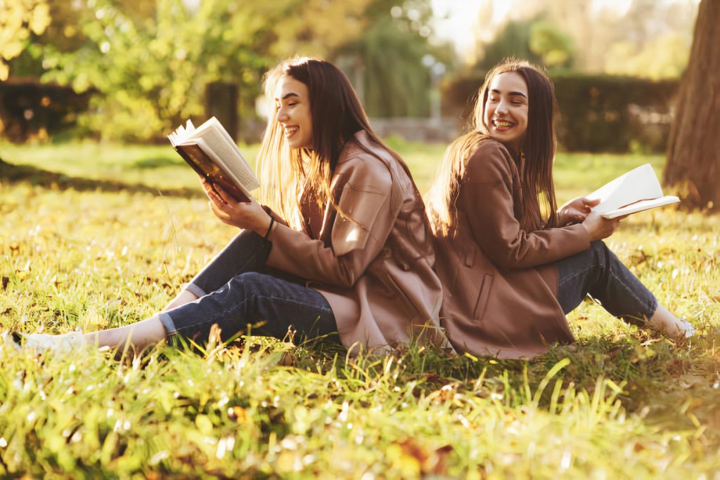 1 standret books istockphoto 1140346646 612x612 photos v2 faces x2